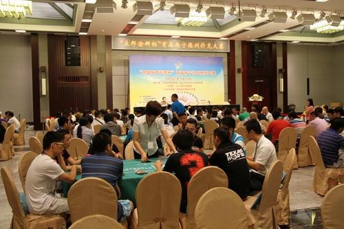 面相大变？那个砸神像、睡坟场“八字命硬”的网红，如今差别太大