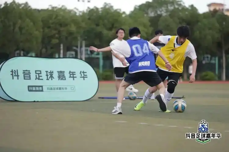 [流言板]队报谈齐达内管理哲学：未必是最好教练，但永远有渴望+激情